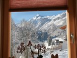 Blick durchs Appartement-Fenster
